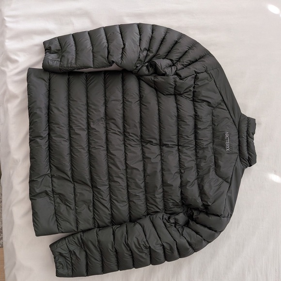 Arc'teryx Men's Black Puffer Jacket - Picture 8 of 8